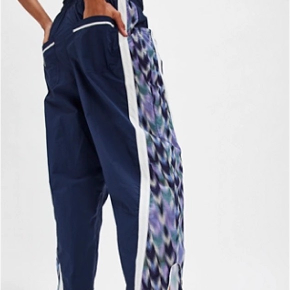 NWOT Free People Movement Champ Is Here Printed Pants - Picture 4 of 9